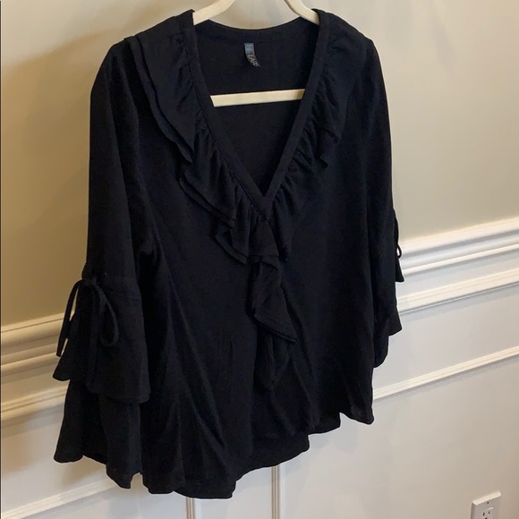 Black ruffled shirt - Picture 2 of 5